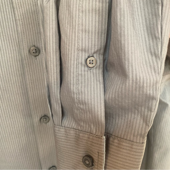 Croft & Barrow Shirt Men's Grey Striped Classic Fit Button Up Long Sleeve. - Picture 4 of 5